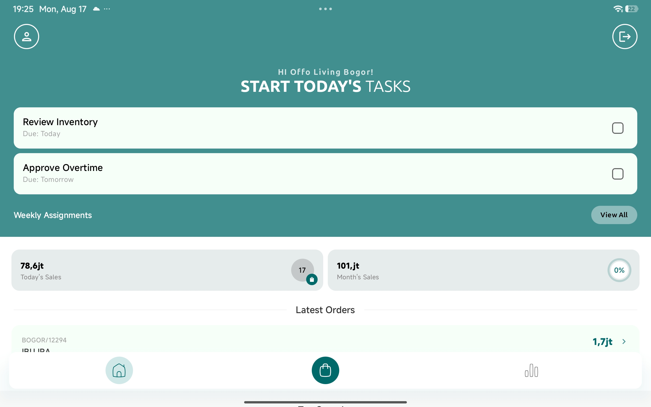 Layar utama dengan lima tab di bawah